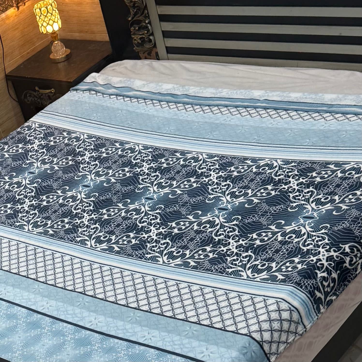 Luxury Summer AC  Blanket(Sky Border)